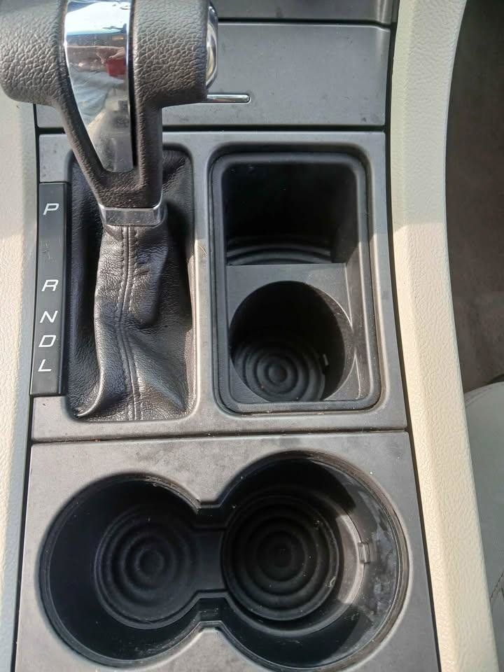 Used 2011 Ford Taurus SE FWD image 16