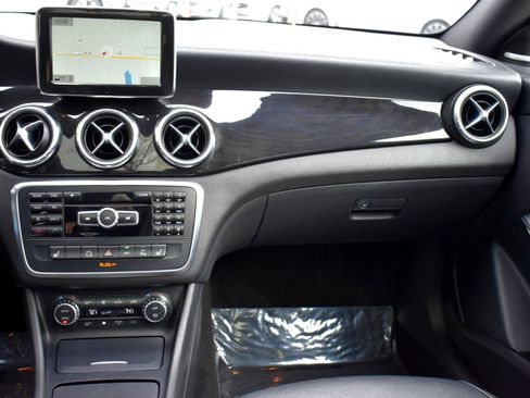 Used 2014 Mercedes-Benz CLA 250 4MATIC image 14