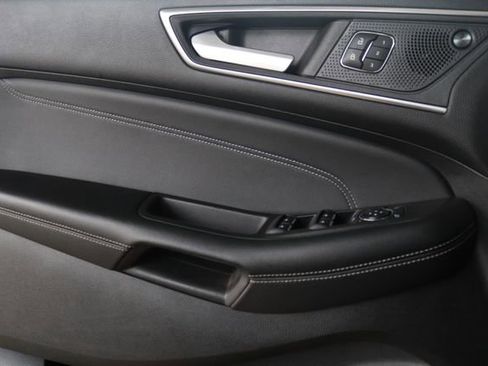 Used 2023 Ford Edge Titanium image 23