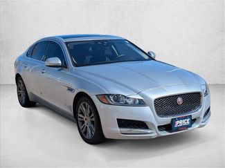 Used 2017 Jaguar XF 35t video 3