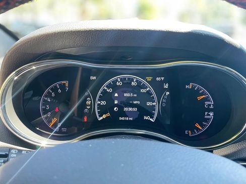 Used 2020 Jeep Grand Cherokee Trailhawk w/ Trailhawk Luxury Group AWD/4WD image 13