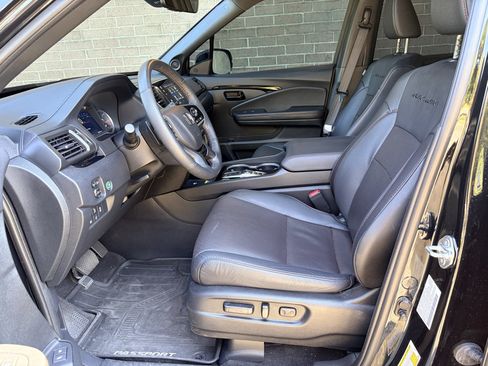 Used 2025 Honda Passport Black Edition image 10