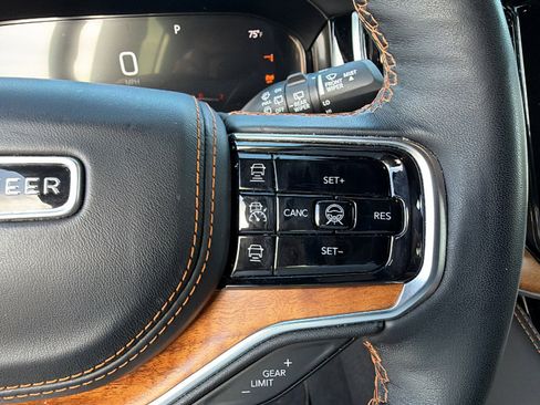 Used 2024 Jeep Grand Wagoneer Series III w/ Rear Seat Video Group 1 AWD/4WD image 32