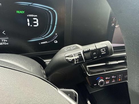 Used 2025 Kia Niro LX FWD image 30