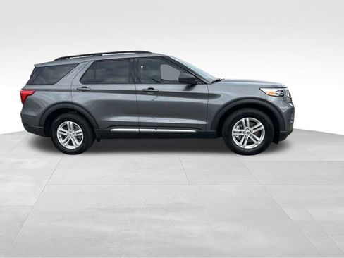 Used 2023 Ford Explorer XLT image 2