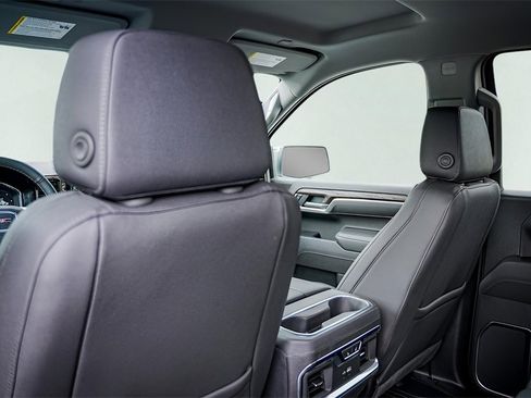 New 2026 GMC Sierra 1500 SLT image 25