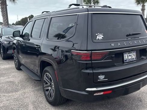 Used 2023 Jeep Wagoneer Base w/ Premium Group I image 7