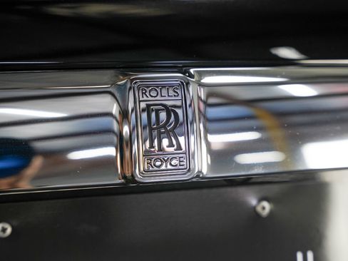 Used 2017 Rolls-Royce Wraith RWD image 23