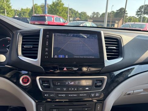 Used 2017 Honda Pilot Touring image 17