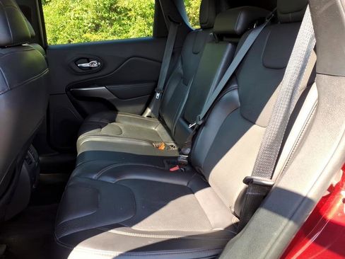Used 2021 Jeep Cherokee Latitude Lux w/ Sun & Sound Group FWD image 10