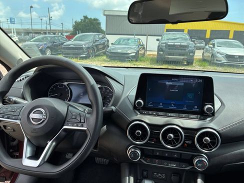 Used 2025 Nissan Sentra SV FWD image 28