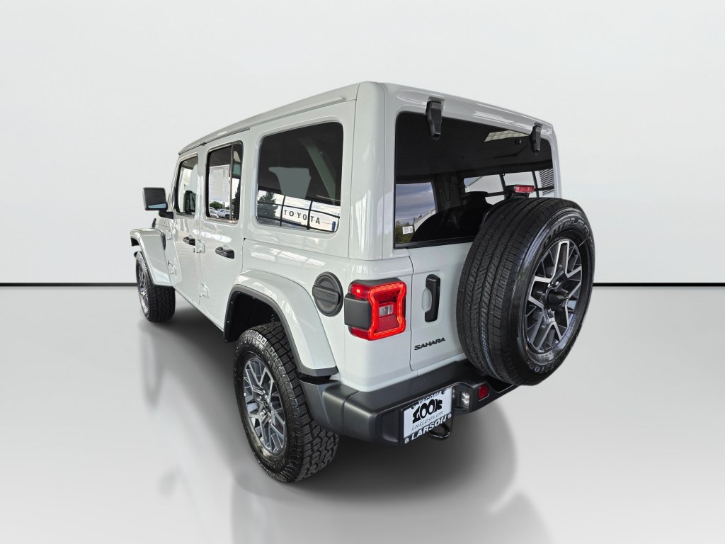 Used 2025 Jeep Wrangler Unlimited Sahara AWD/4WD image 3