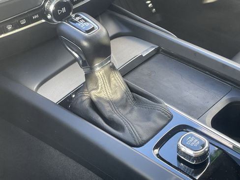 Used 2022 Volvo V60 T5 Cross Country w/ Climate Package image 23