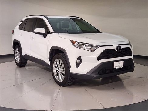 Used 2020 Toyota RAV4 XLE Premium image 7