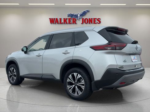 Used 2023 Nissan Rogue SV w/ SV Premium B Package image 5