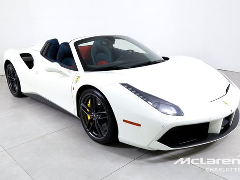 Used 2018 Ferrari 488 Spider RWD image 4
