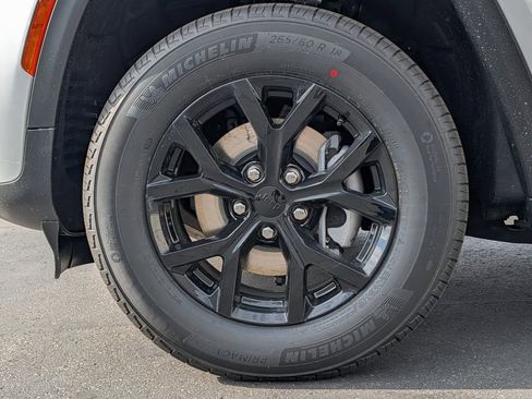 New 2026 Jeep Grand Cherokee Altitude AWD/4WD image 4