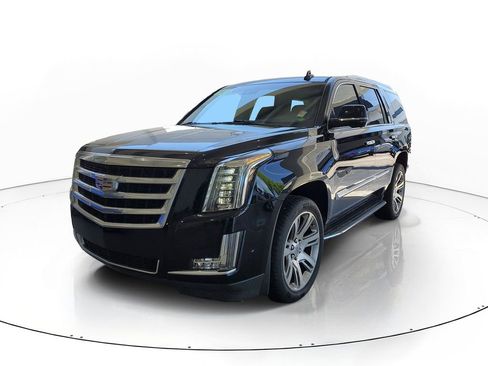 Used 2019 Cadillac Escalade Luxury RWD image 3