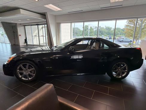 Used 2006 Cadillac XLR RWD image 2