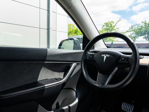 Used 2022 Tesla Model Y Performance AWD/4WD image 11