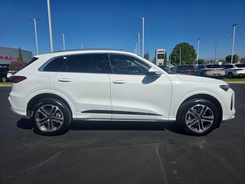 Certified 2025 Audi Q5 Premium w/ Convenience Package AWD/4WD image 6