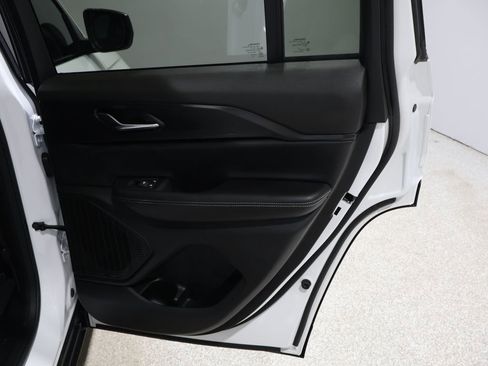 Used 2025 Jeep Grand Cherokee Laredo w/ Luxury Tech Group I image 20