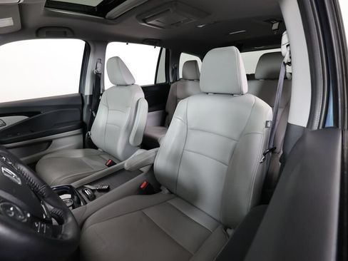Used 2016 Honda Pilot Touring image 11