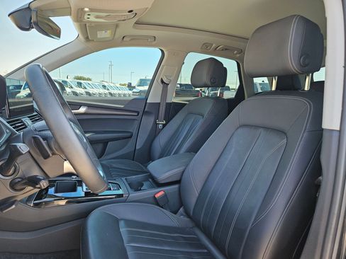 Used 2023 Audi Q5 Premium w/ Convenience Package image 13