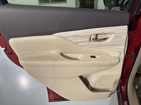 Used 2015 Nissan Murano S image 18