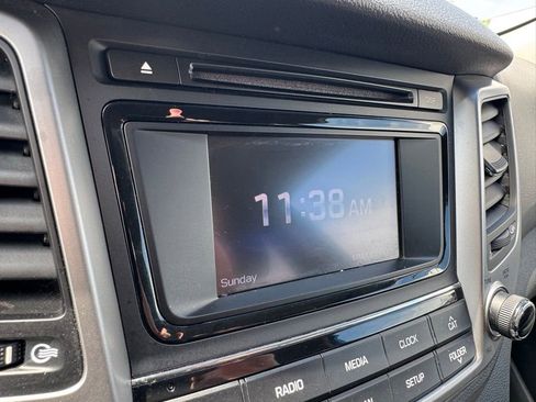 Used 2017 Hyundai Tucson SE AWD/4WD image 2