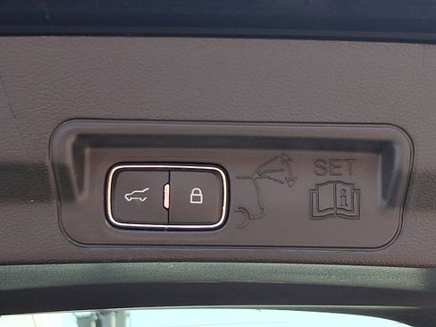 Used 2025 Ford Explorer ST image 29