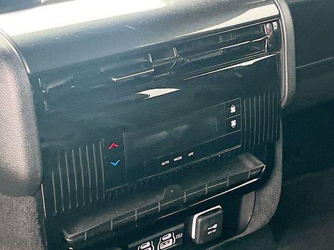 Used 2024 Jeep Wagoneer Base image 26