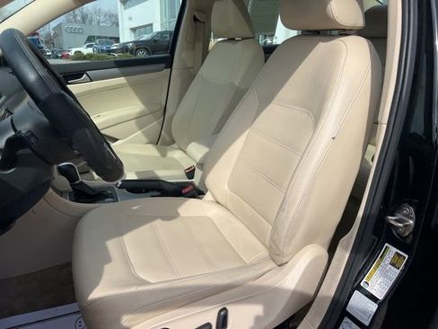 Used 2015 Volkswagen Passat TDI SE image 24