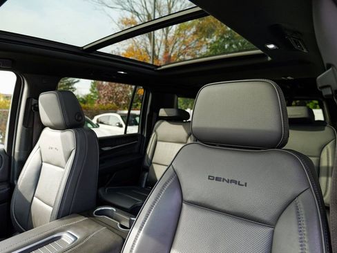Used 2022 GMC Yukon XL Denali image 22