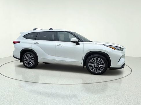 Used 2021 Toyota Highlander Platinum AWD/4WD image 7