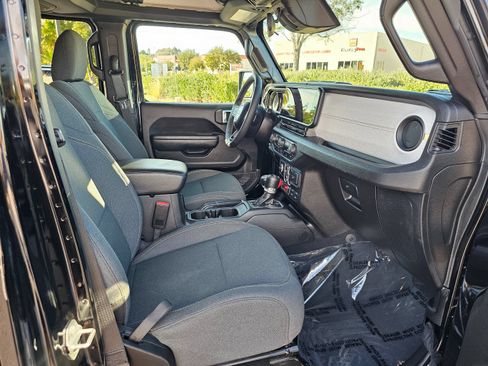 Used 2025 Jeep Wrangler Unlimited Sport S 4xe AWD/4WD image 33