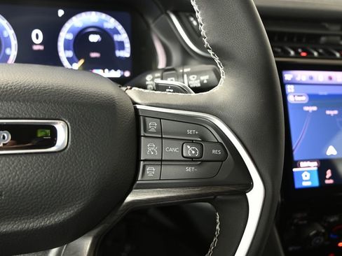 Used 2025 Jeep Grand Cherokee L Limited w/ Black Appearance Package image 37