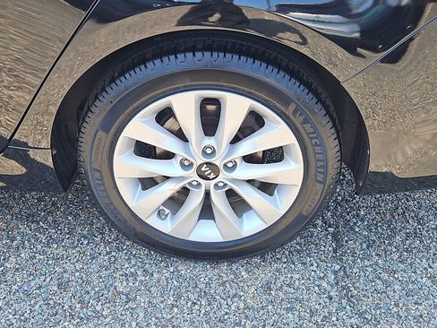 Used 2018 Kia Optima EX w/ Premium Package FWD image 8