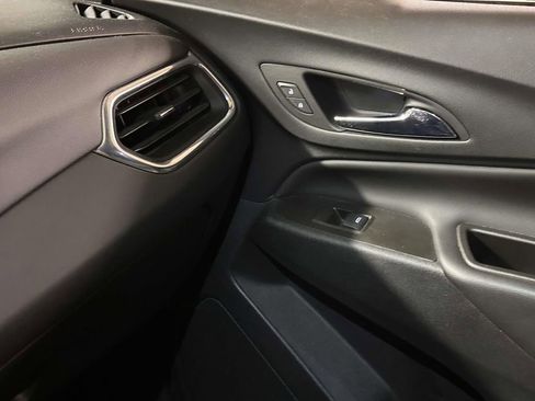 Used 2023 Chevrolet Equinox LT image 24