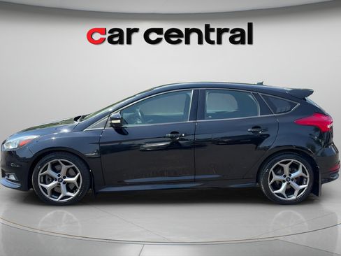 Used 2018 Ford Focus ST FWD image 2