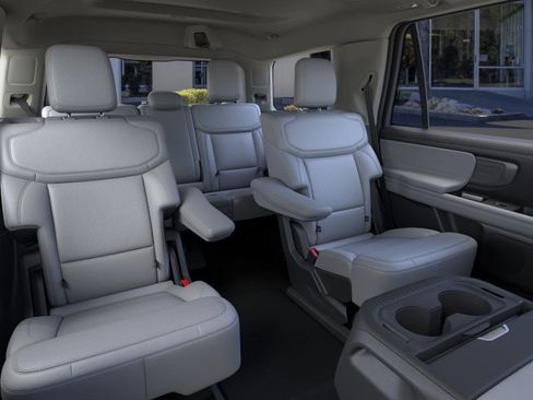 New 2026 Ford Expedition Platinum image 11