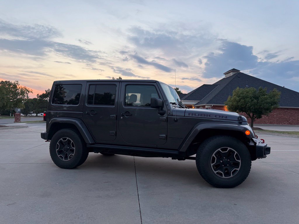 Used 2017 Jeep Wrangler Unlimited Rubicon AWD/4WD image 9