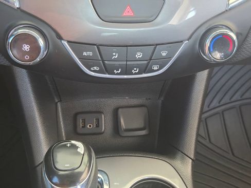 Used 2019 Chevrolet Cruze LT FWD image 38