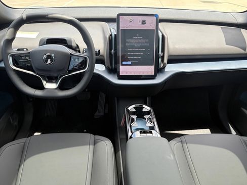 New 2025 Volvo EX30 Plus w/ Protection Package Premier image 9