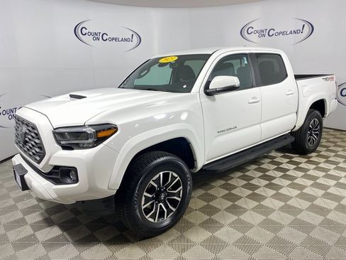 Certified 2023 Toyota Tacoma TRD Sport image 3