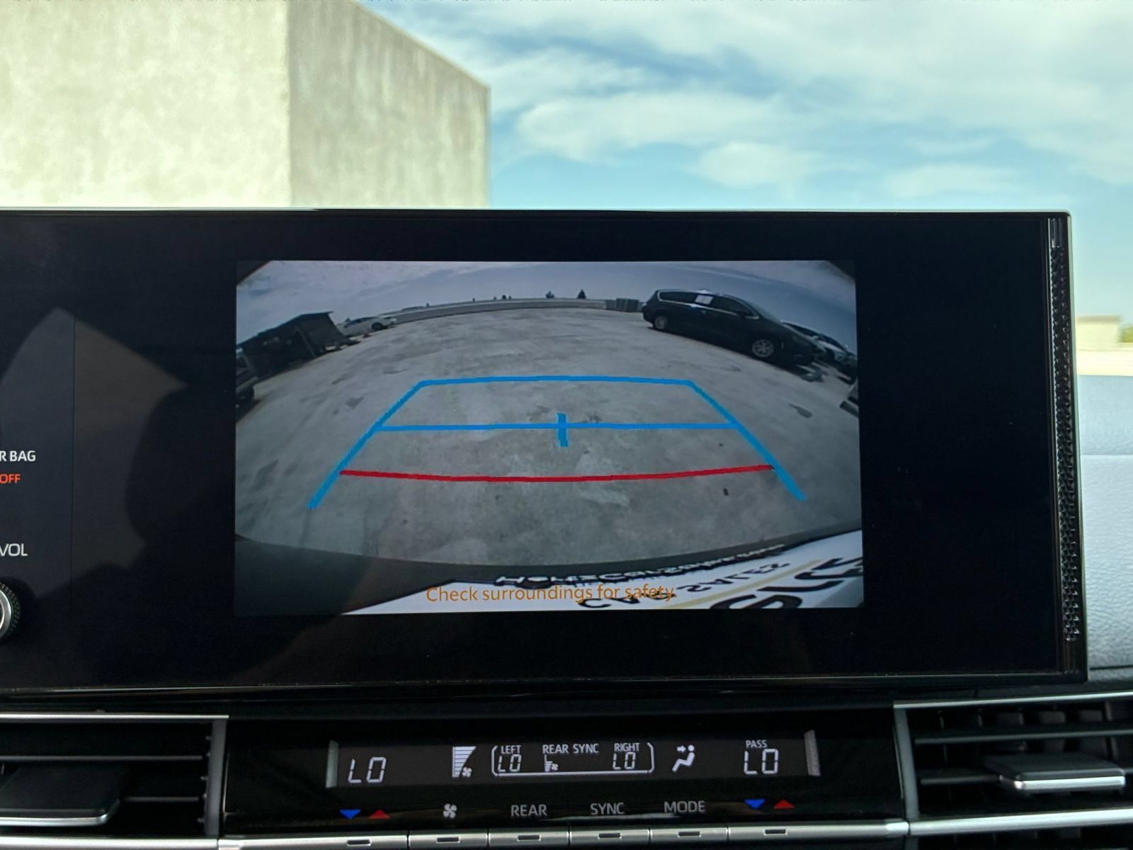 Used 2025 Toyota Sienna XLE FWD image 25