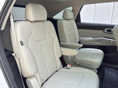 Used 2025 Kia Sorento SX AWD/4WD image 39