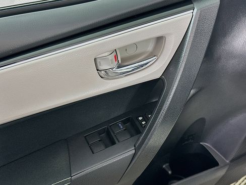 Used 2018 Toyota Corolla LE image 15