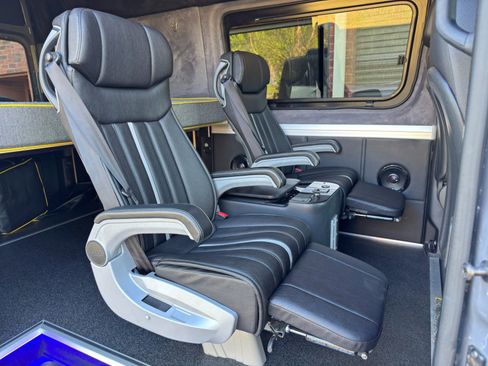 Used 2021 Mercedes-Benz Sprinter 2500 w/ Comfort Plus Package image 38