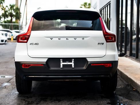 Used 2025 Volvo XC40 B5 Plus w/ Protection Package Premier AWD/4WD image 12